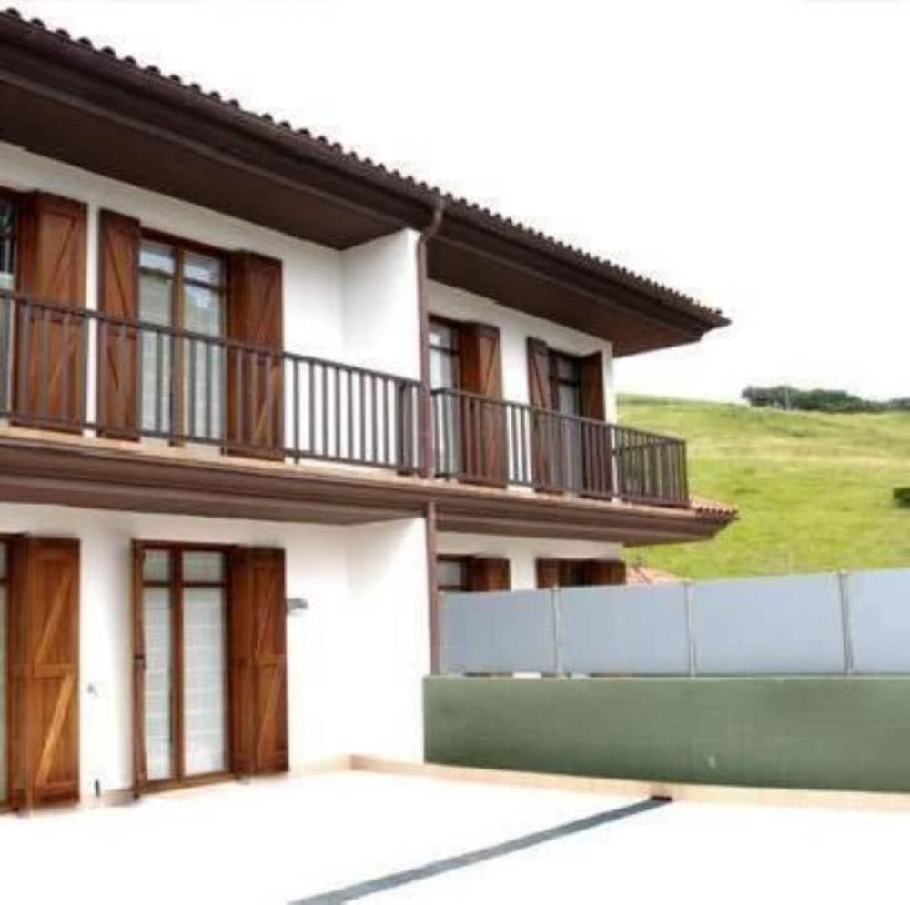 Apartamentos Turisticos Talaimendi Zarautz Extérieur photo